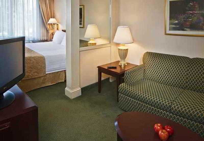 ホテル スプリングヒル スイーツ フィラデルフィア ウィローグローブ 部屋 写真